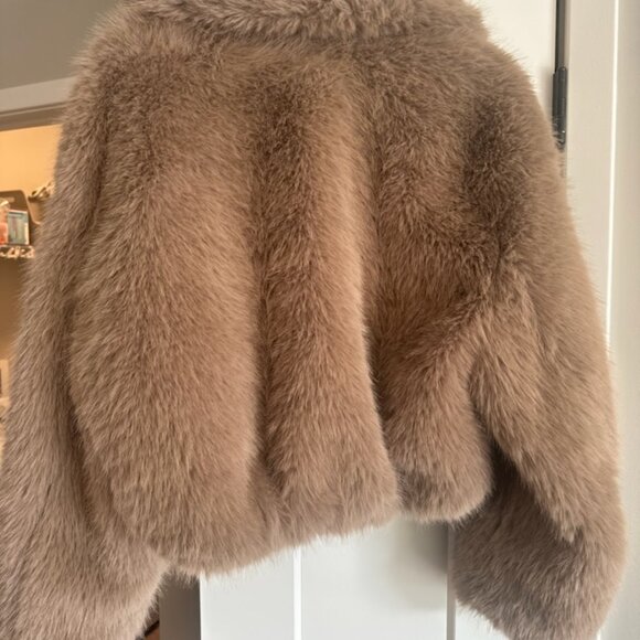 Gap Cropped Faux Fur Jacket - Picture 7 of 7